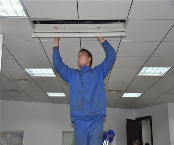 ‌空调室外机安装需谨慎：专业指导确保安全与效率‌