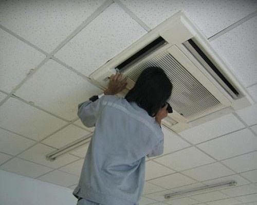 济南章丘空调移机维修现场